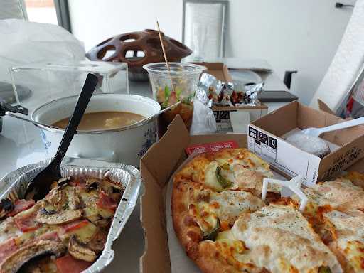 Domino'S Pizza 4