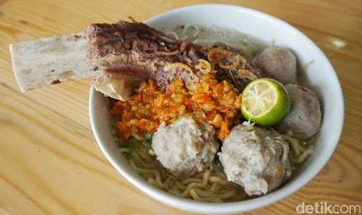 Mie Ayam Baso Artomoro 1