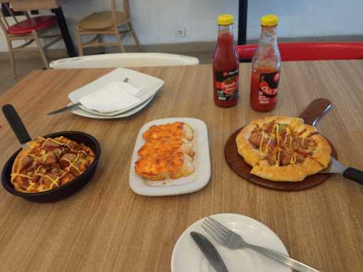 Pizza Hut Restoran 7