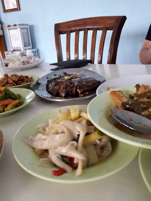 Rumah Makan Alam Endah 10