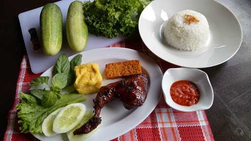 Rumah Makan Sedap Cimareme 10