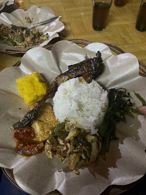 Saung Liwet Ikan Bakar 10