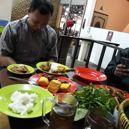 Warung Nasi Khas Sunda Lalaban 3