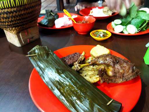 Warung Nasi Khas Sunda Lalaban 8