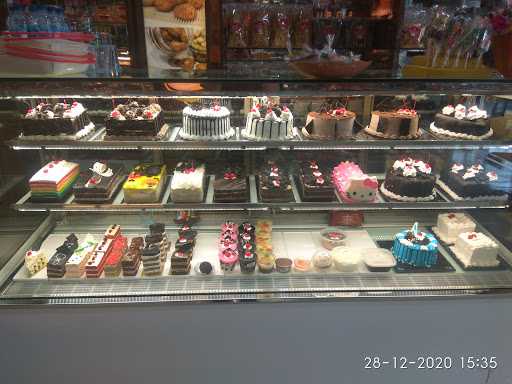 Elna Cake & Bakery Gunung Pangilun 2