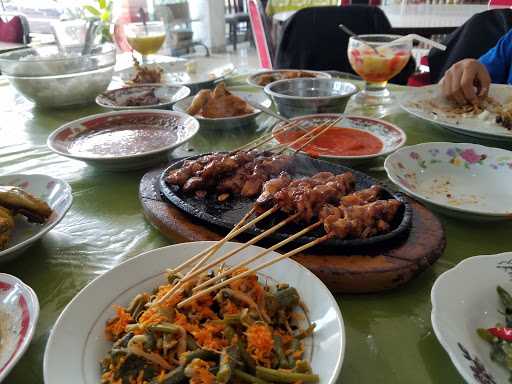 Rumah Makan Bernama 4