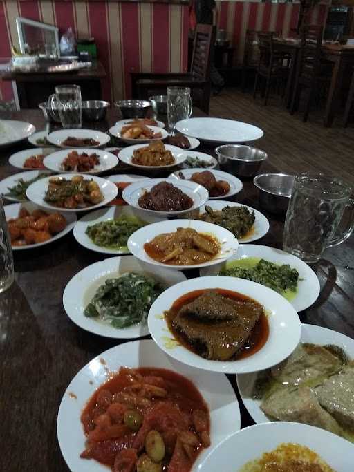 Rumah Makan Bumbu Kampuang 8