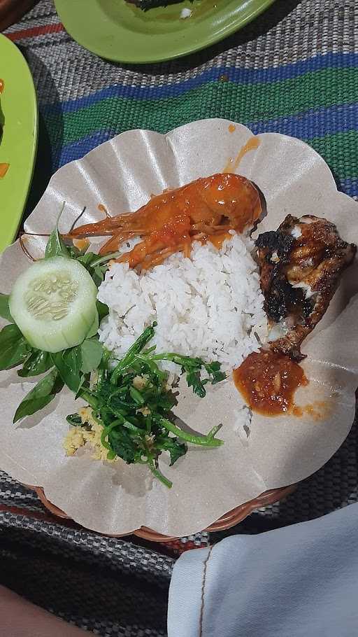 Warung Lesehan Ikan Tawar Segar Dempok 9