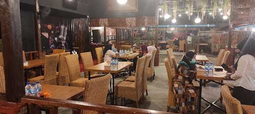 Cafe*Resto Tunggadewi 8