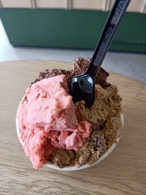 Latteria Gelato, Bsd 10