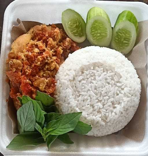 Waroeng Ayam Penyet Ceu Riah 7