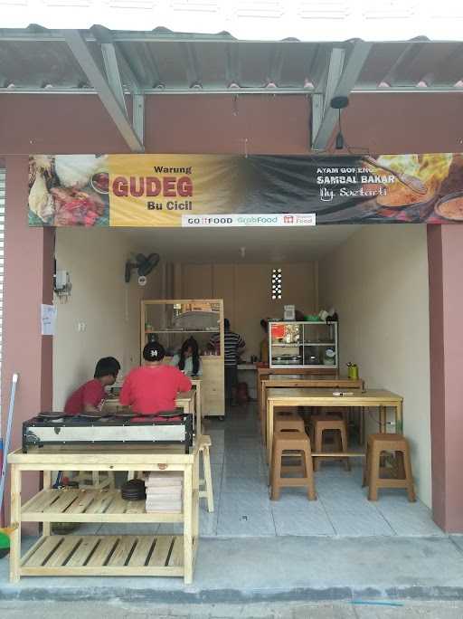 Warung Gudeg Bu Cicil, Medang 6