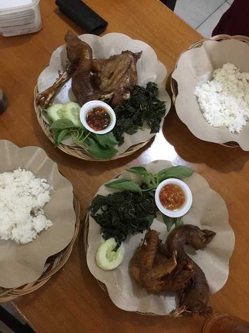 Bebek & Ayam Goreng Kartosuro 1