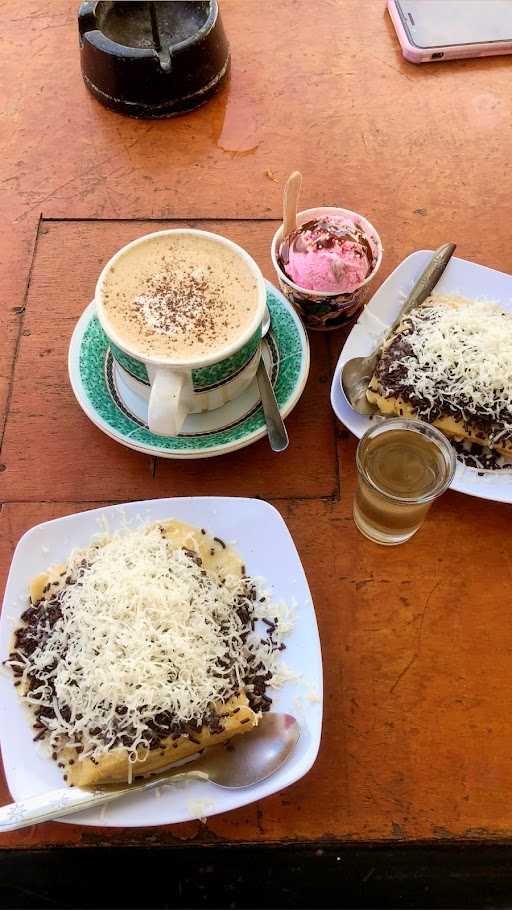 Cafe Istana Pengangguran Coffee & Garden , Pakis 10