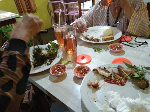 Warung Nikmat Spesial Ikan Pe 10