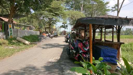 Warung Lalapan Nadiyah 9