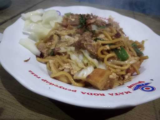 Bakmi & Nasi Goreng Pak Keman (Depan Museum Biologi) 9