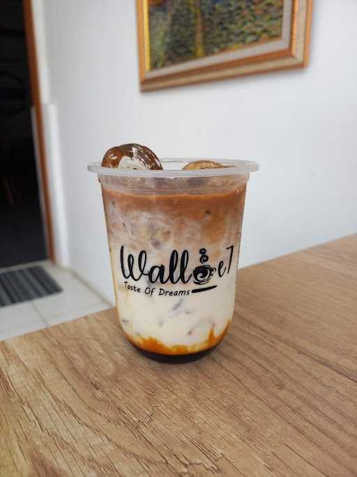 Coffee & Resto Wall E7 (Pakuhaji) 6