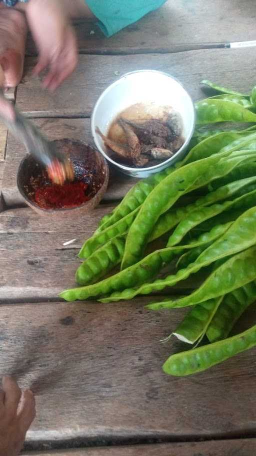 Penginapan & Rm Pondok Bambu 8