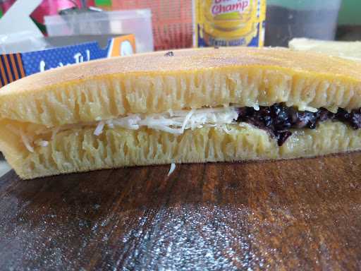 Martabak Toparis, Pertigaan Segog 1