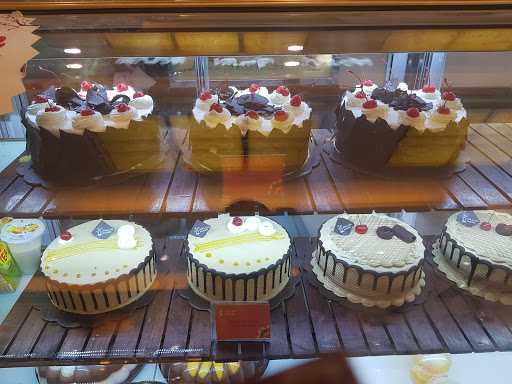 Holland Bakery Pamulang 3