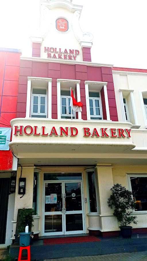 Holland Bakery Pamulang Benda 1