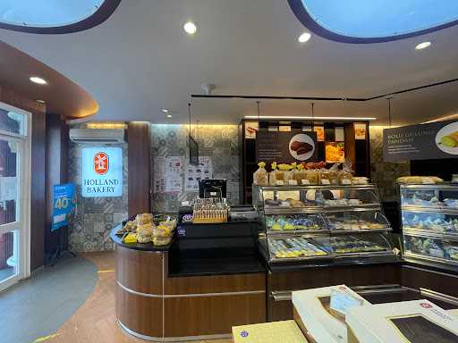 Holland Bakery Pamulang Benda 9