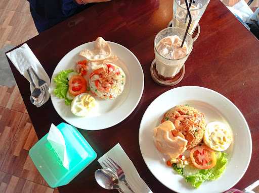 De'Madam Cafe Pamulang 4