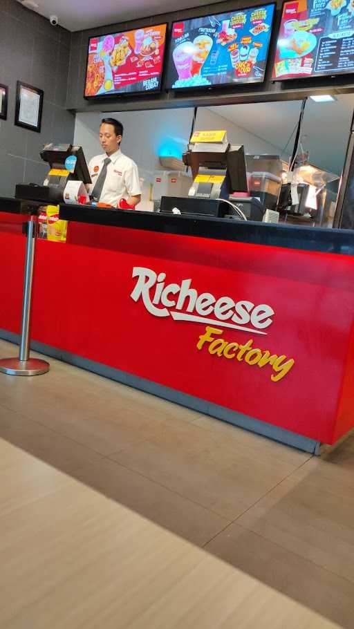 Richeese Factory Pamulang 9