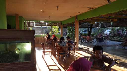 Rumah Makan Saung Merdesa 4