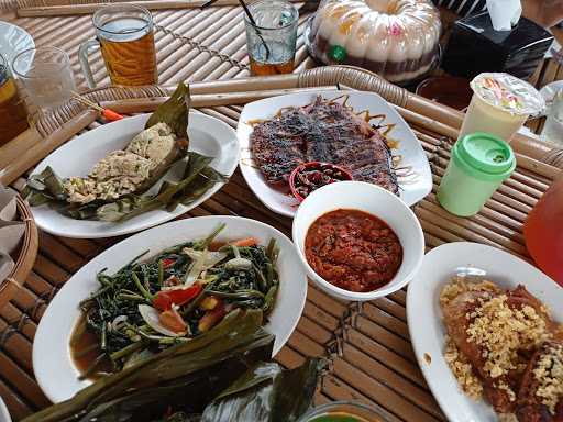 Saung Pancoran 1