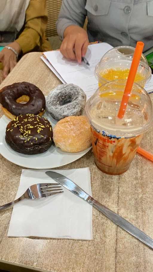 Dunkin’ Pettarani Makassar 5