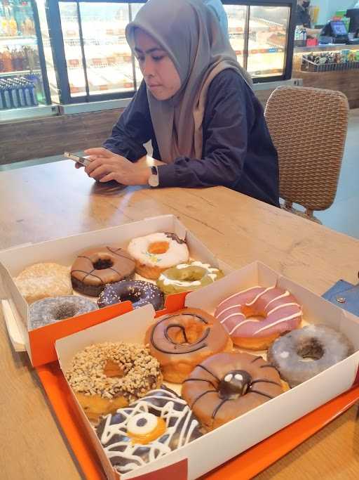 Dunkin’ Pettarani Makassar 9