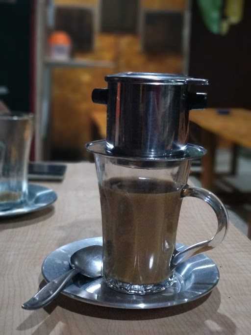 T4 Minum Kopi Lafega 3