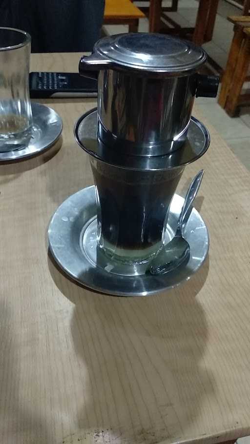 T4 Minum Kopi Lafega 2