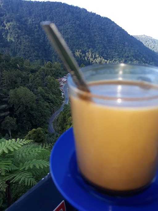 T4 Minum Kopi Lafega 1