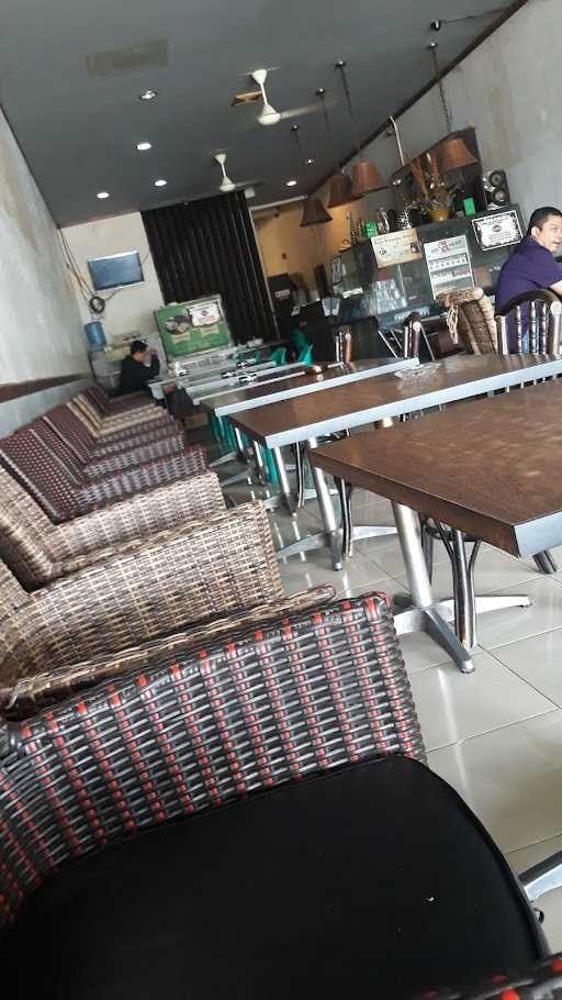 Warkop Cafe Daeng Oerip 10