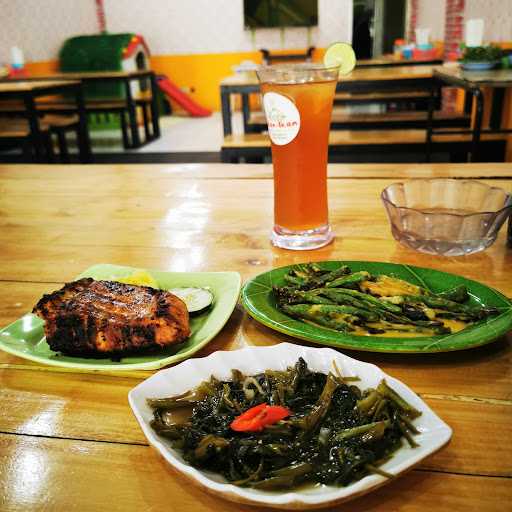 Rumah Makan Ikan Ikan 9