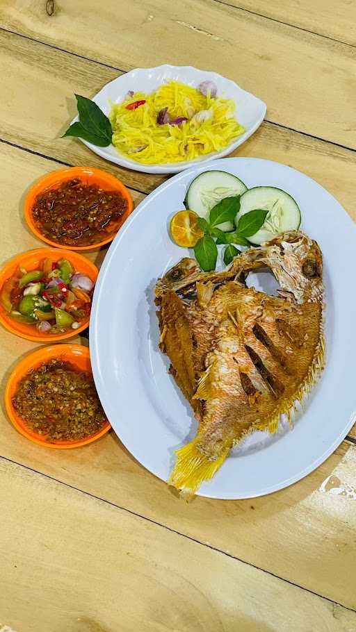 Rumah Makan Ikan Ikan 6