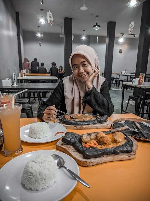 Waroeng Steak & Shake Boulevard Makassar 6