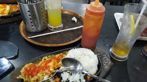 Waroeng Steak & Shake Boulevard Makassar 7