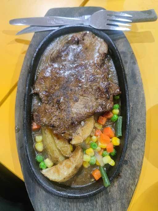 Waroeng Steak & Shake Boulevard Makassar 4