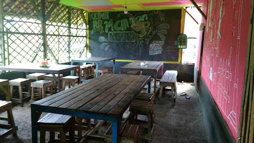 Kedai Rr Warung Mie Seuhah 6