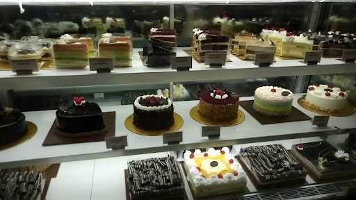 Mako Cake & Bakery Plaza Kalibata 8