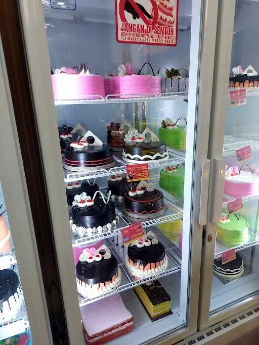 Elud Cake & Bakery Pancoran 4