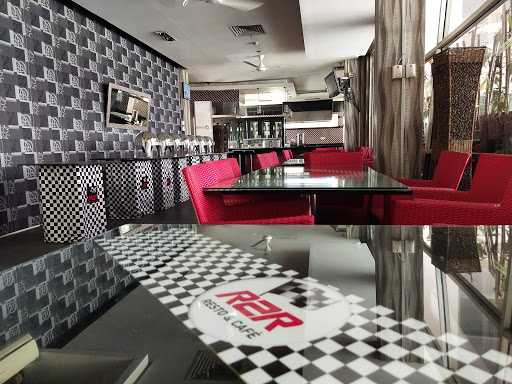 R2R Cafe & Resto 4