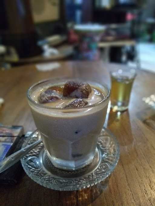 Kedai Kopi Meja Bundar Pancoran Mas 10