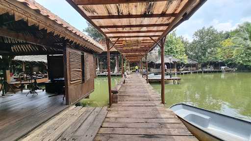 Rumah Makan Saung Talaga 7