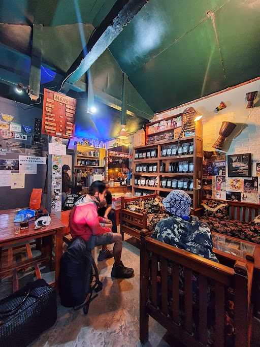 Kedai Koffie Nyalse 9