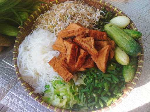 Warung Cowel, Rujak, Karedok Mpok Lilis 1